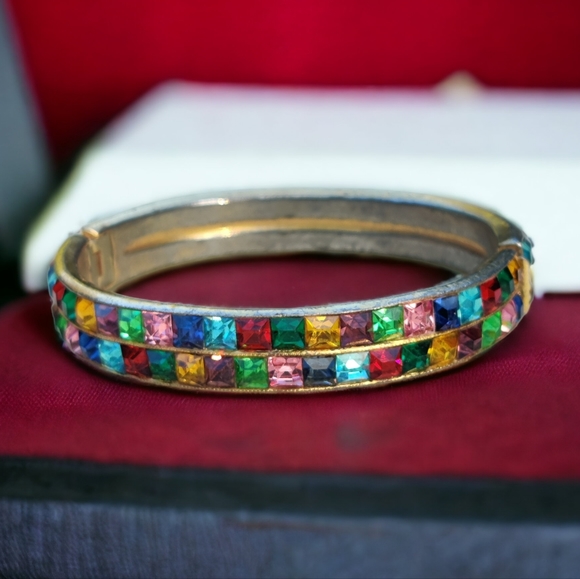 🌈 Vintage rainbow rhinestone hinged bracelet - Picture 1 of 10